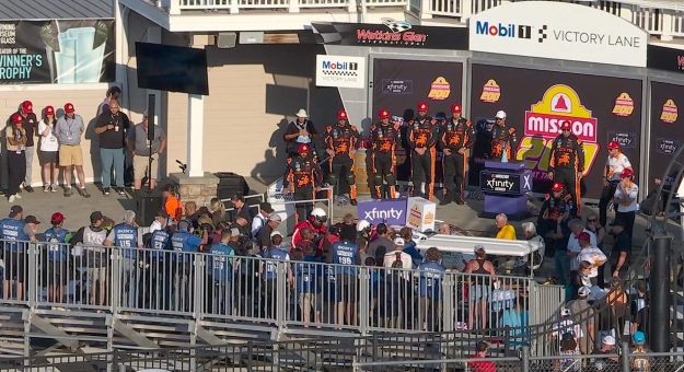 Visit Zilisch breaks collarbone after fall page