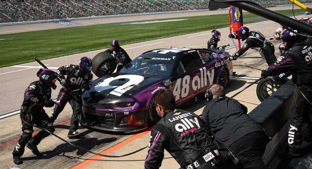 Visit Hendrick changes No. 48 pit crew page