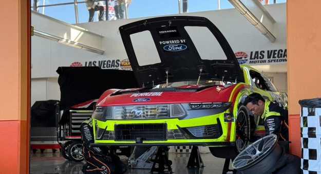 Visit Blaney out early at Vegas after crash page