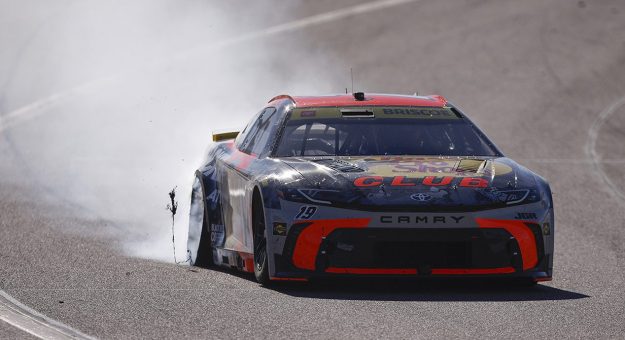 Visit Briscoe suffers multiple tire issues in Championship Race page