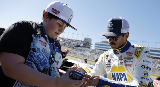 Visit Elliott: ‘I have some of the best fans’ page