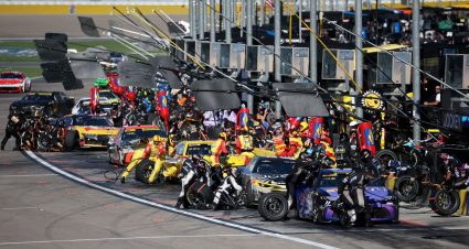 NASCAR Cup Series pit stops at Las Vegas.