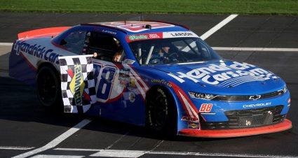 3 14 26 Larson Las Vegas Noaps Checkered.jpg
