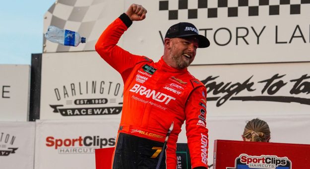 Visit Allgaier wins O’Reilly race at Darlington page