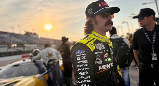 Visit Blaney runs third after pit-road difficulties page