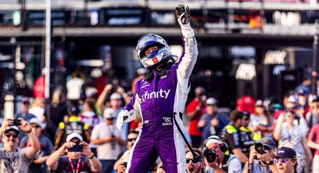 Visit Reddick overcomes early issues to win page