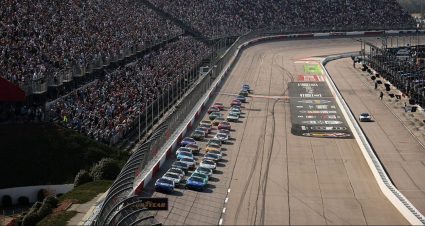 A general view of racing at Darlington.