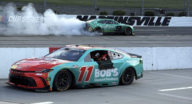 Visit Elliott holds off Hamlin, wins Martinsville page