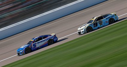 Kyle Larson (No. 5) and Chase Elliott (No. 9) race.