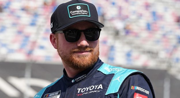 Visit Reddick signs extension with 23XI page
