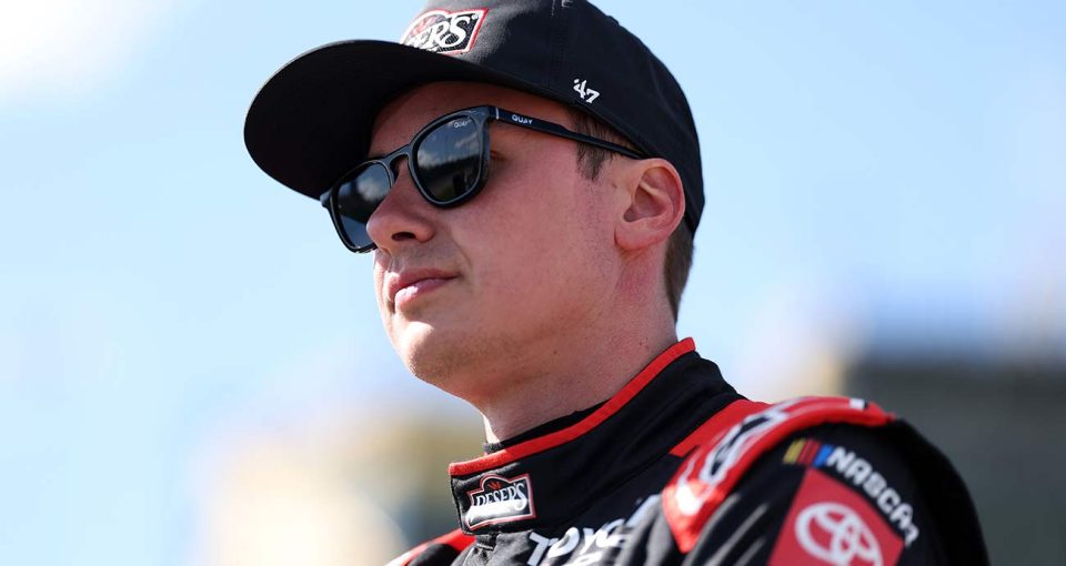 Crews replaces Bell, exits early