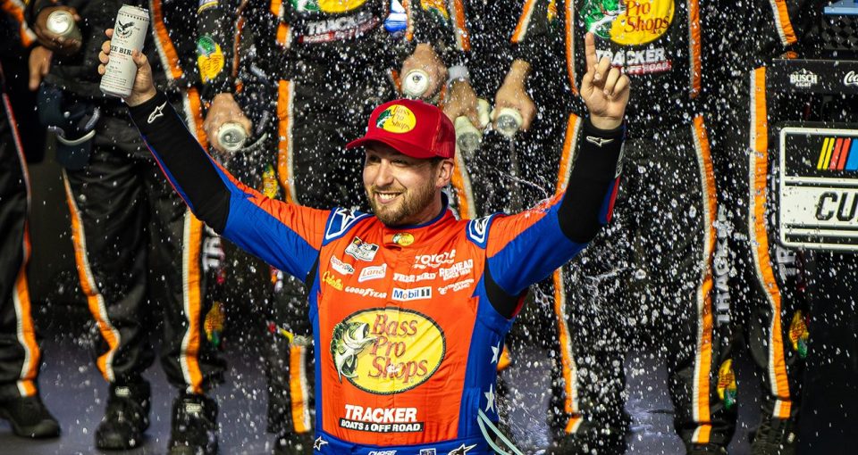 Briscoe holds off late charge to win Chicagoland