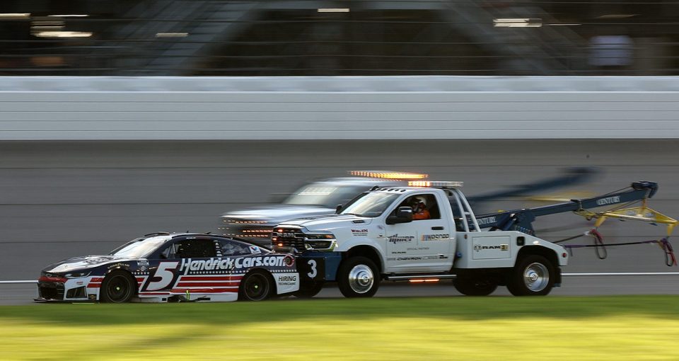 Larson spins from third at Chicagoland