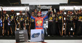 Chase Briscoe lays down a burnout on the frontstretch after winning at Chicagoland Speedway