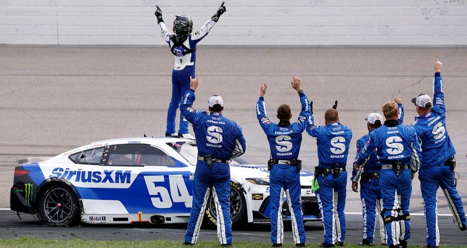 Ty Gibbs holds off Bell, wins at Iowa