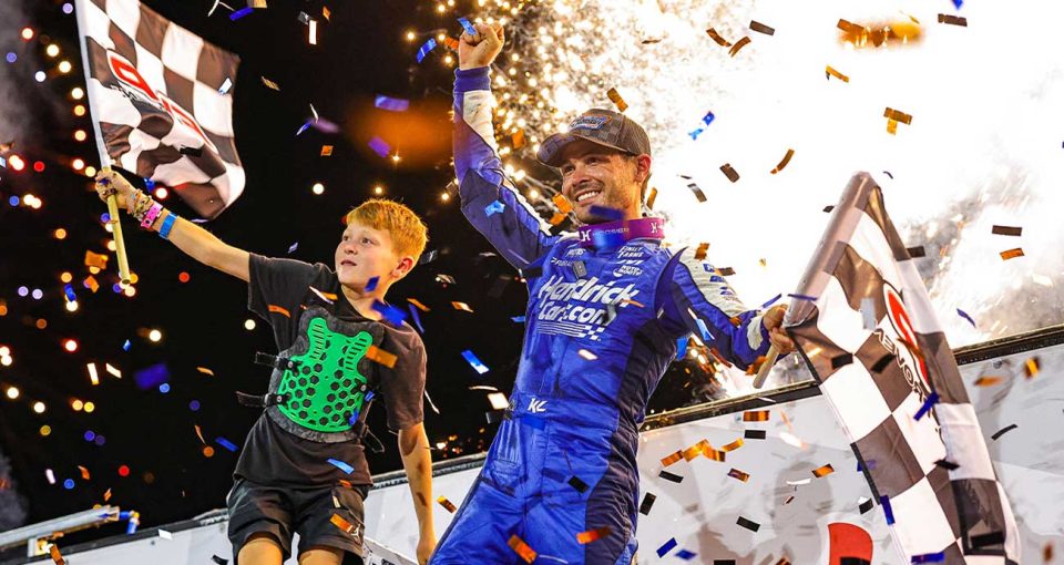 Kyle Larson roars at Knoxville Nationals