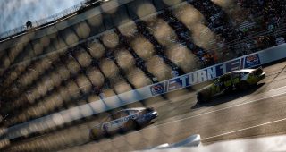 kyle larson races wiliam byron at new hampshire
