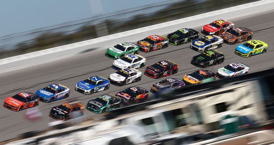Teams warned about minimum speed at Talladega
